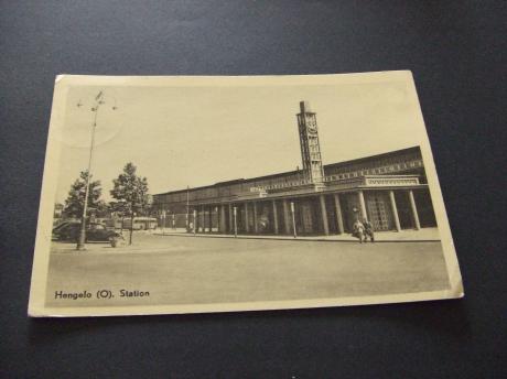 Hengelo oude stationsgebouw met busstation